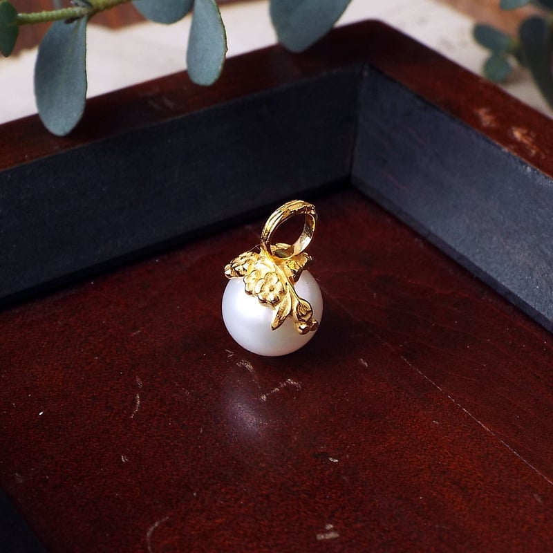 no.49 ライトオパールとケシパールの花冠クラスプネックレス