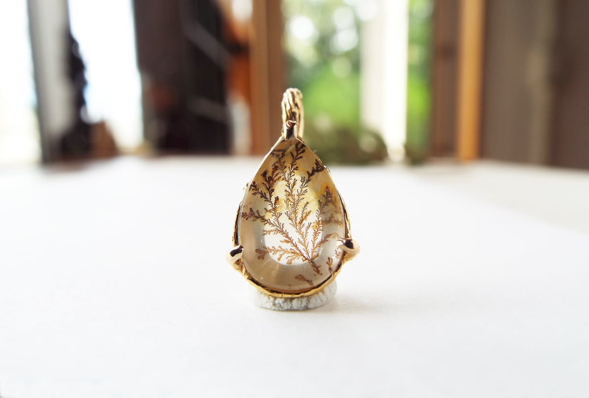 最終セール✨️デンドリティッククオーツ✨ペンダントトップ✨虹入り✨雫型✨ デンドリティッククォーツのネックレス（虹の雫） | Namikata