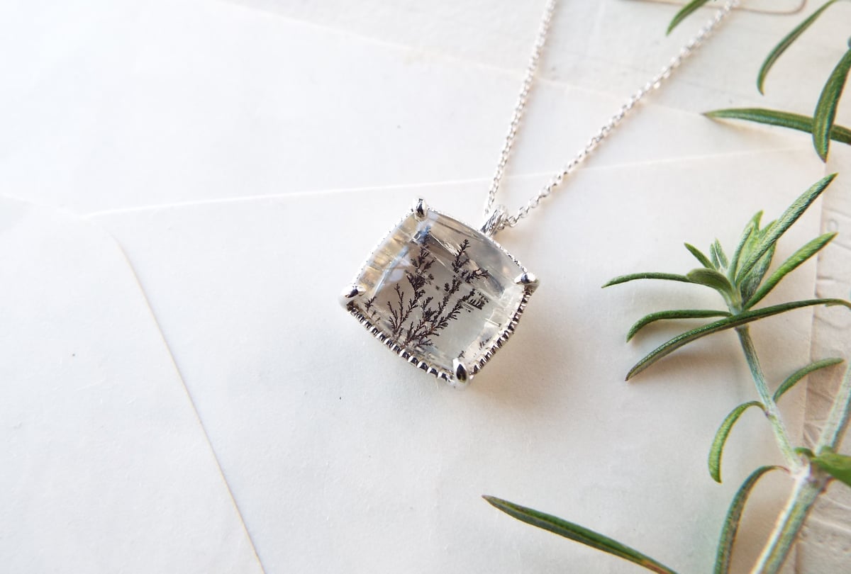 デンドリティッククォーツのペンダントトップ（薄氷No.07） | Namikata