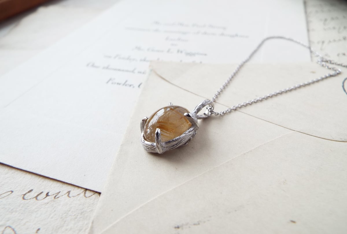 ルチルクォーツのネックレス（世界のお酒シリーズより麦とビール