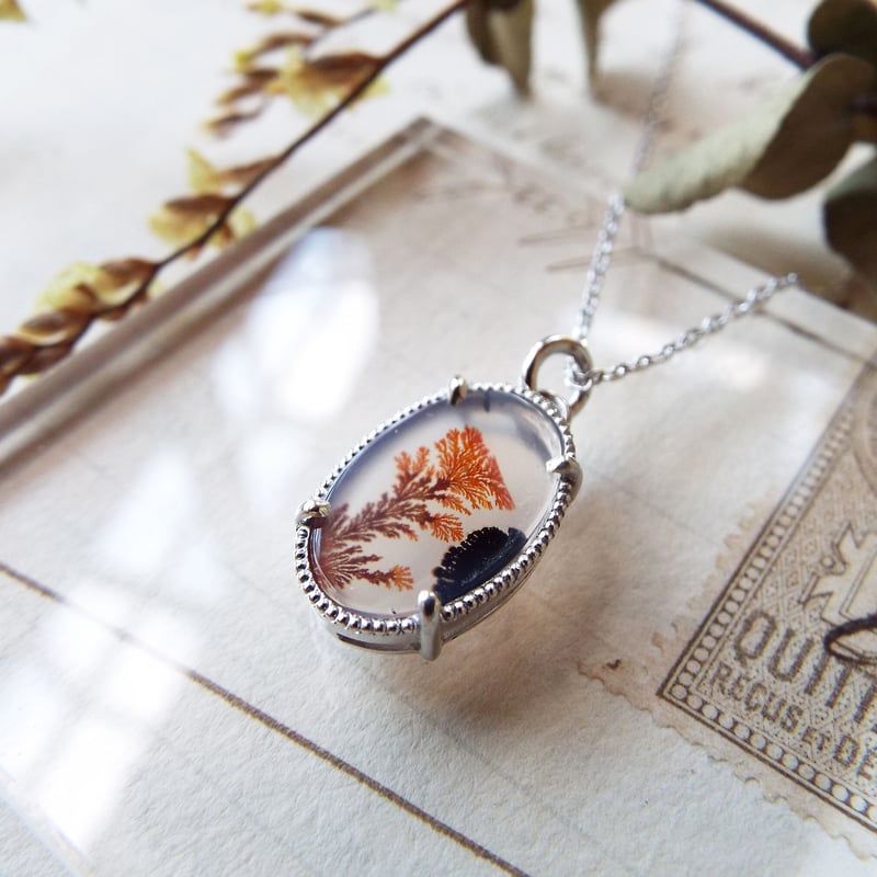 デンドリティックアゲートネックレストップ