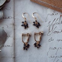 ブラックスピネルのピアス・イヤリング（クラスター）