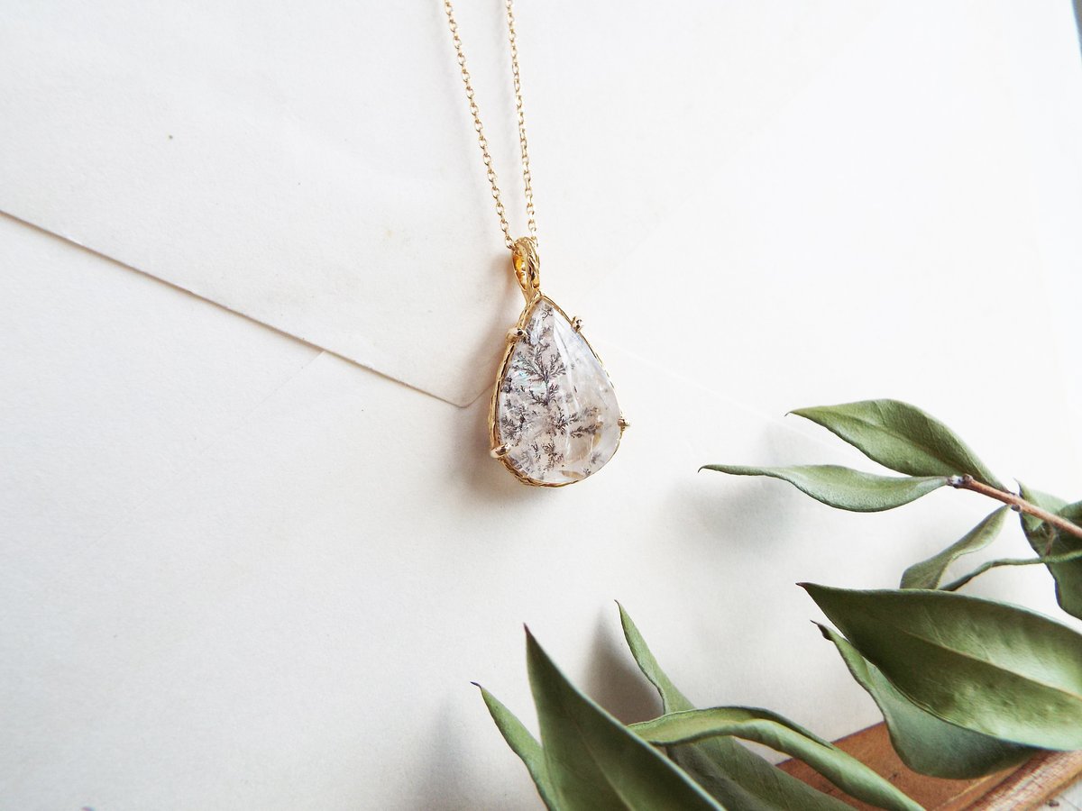 最終セール✨️デンドリティッククオーツ✨ペンダントトップ✨虹入り✨雫型✨ デンドリティッククォーツのネックレス（虹の雫） | Namikata