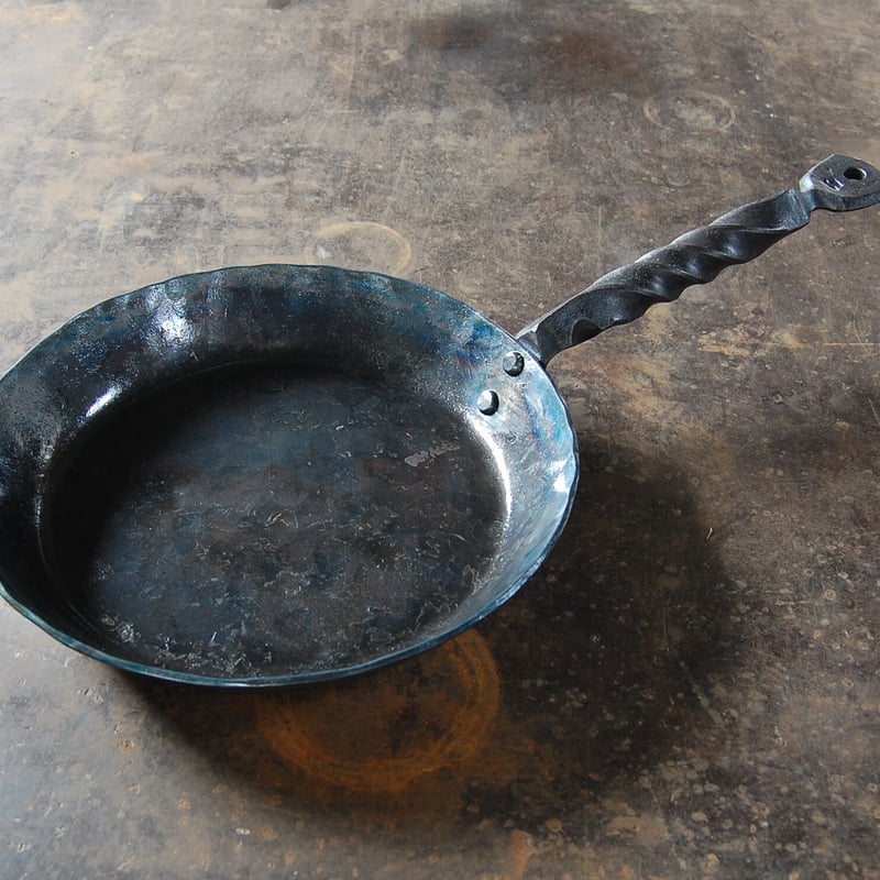 forged frying pan (鍛造フライパン) | KANATOKO STORE