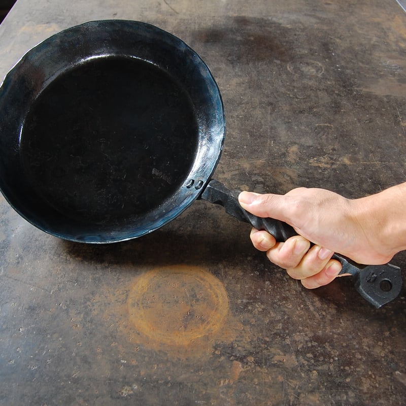 forged frying pan (鍛造フライパン) | KANATOKO STORE