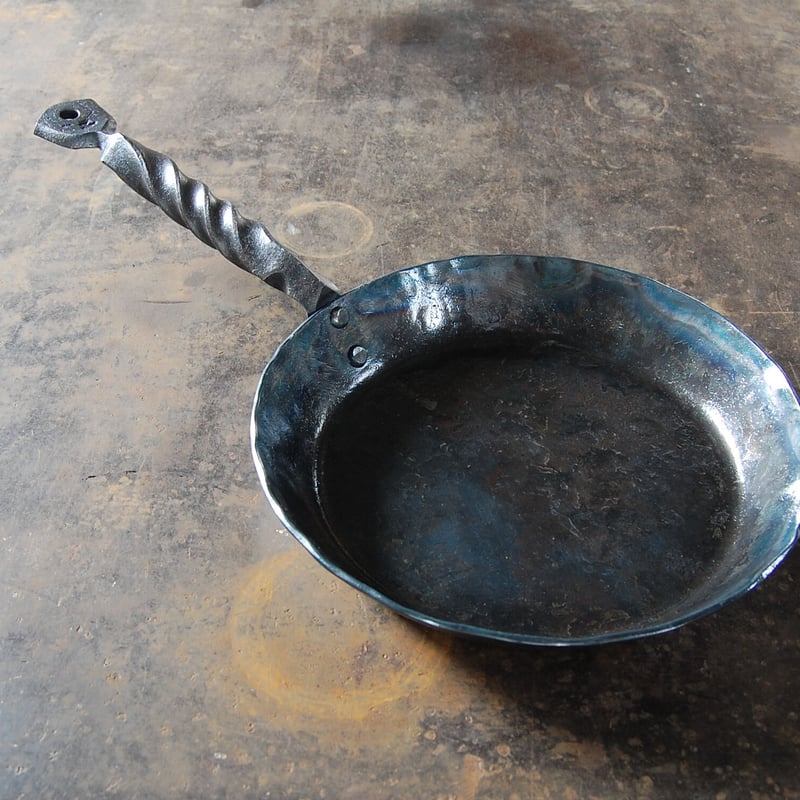 forged frying pan (鍛造フライパン) | KANATOKO STORE