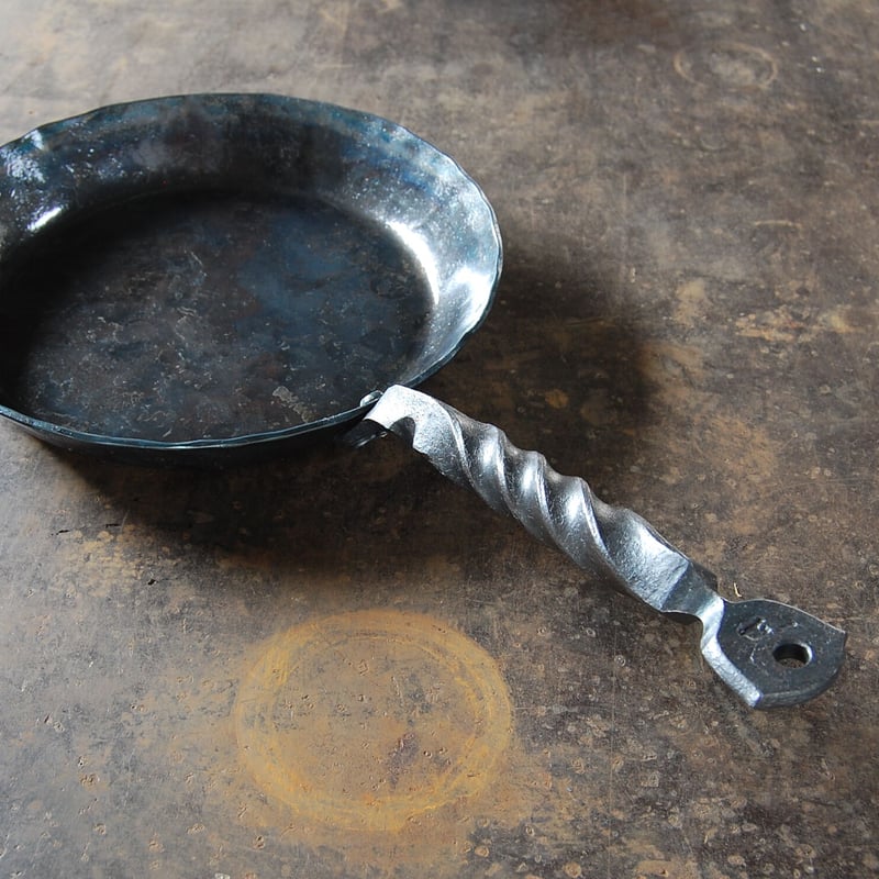 forged frying pan (鍛造フライパン) | KANATOKO STORE