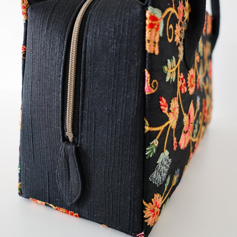 花柄刺繍 利休バッグ 写真3/4｜ケイタ マルヤマ「利休バッグ」の新作、アーカイブ地