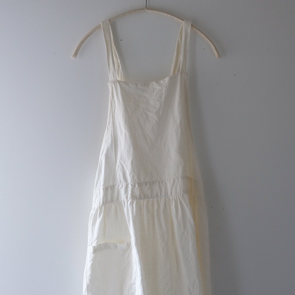 ギャザーエプロン/オフ白/麻 | takeshikanda