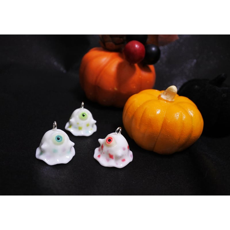 捕まっちゃったオバケピアス　ハロウィン　可愛い 捕まっちゃったオバケピアス ハロウィン 可愛い 捕まっちゃったオバケ