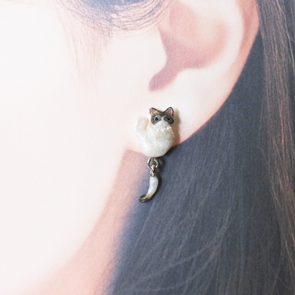 猫ピアス ハチワレ(片耳) 白 | sasaco