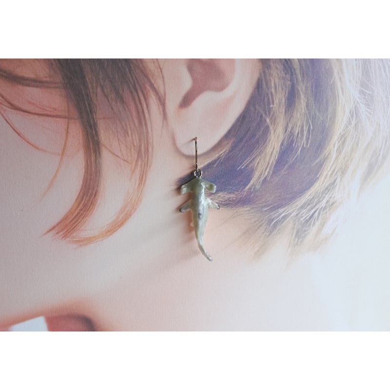 シュモクザメピアス ぶら下がりタイプ(片耳) (イヤリング 交換