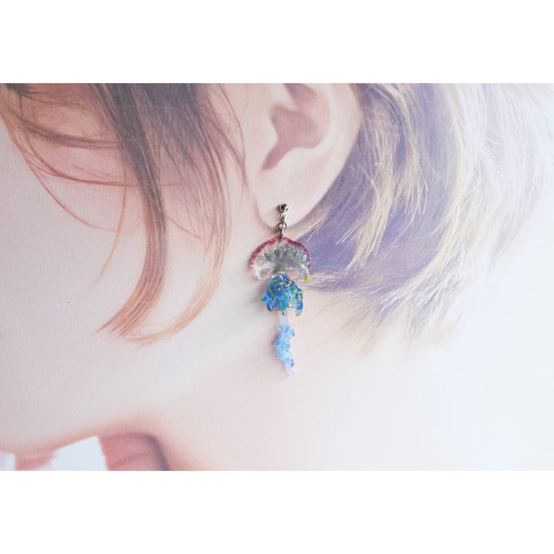 カツオノエボシピアス 黄色斑点 (片耳) (イヤリング交換可能) | sasaco