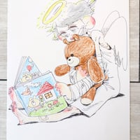 ぬいぐるみに読み聞かせをする天使