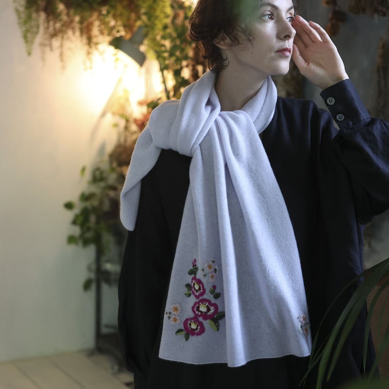 椿と梅の花の手刺繍カシミヤストール/Col.ラベンダー | kaho 椿と梅の花の手刺繍カシミヤストール/Col.ラベンダー | kaho