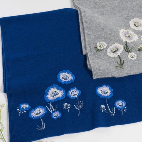 【受注生産商品】スカビオザの花の手刺繍カシミヤストール/Col.ロイヤルブルー
