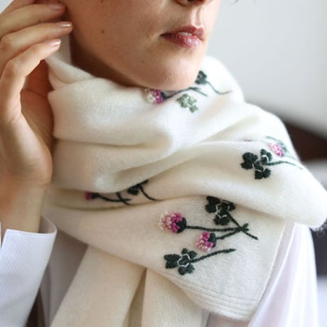 ムラサキツメクサの手刺繍カシミヤストール/Col.オフホワイト