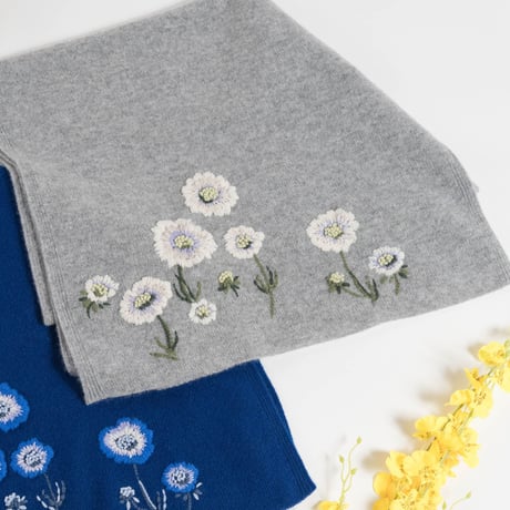 【受注生産商品】スカビオザの花の手刺繍カシミヤストール/Col.ミディアムグレー