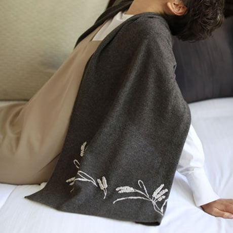 稲穂とトンボ柄の手刺繍カシミヤストール/Col.ブラウン