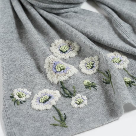 【受注生産商品】スカビオザの花の手刺繍カシミヤストール/Col.ミディアムグレー