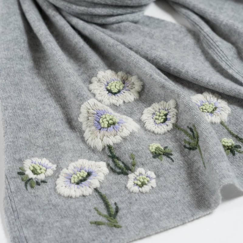 受注生産商品】スカビオザの花の手刺繍カシミヤストール/Col