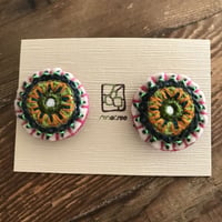 ミラー刺繍のマルピアス