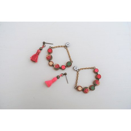 後ろもかわいいタッセルピアス・イヤリング pink
