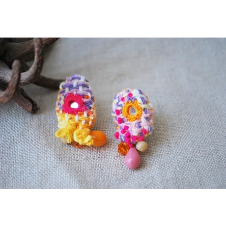 ミラー刺繍のアシンメトリーピアス04