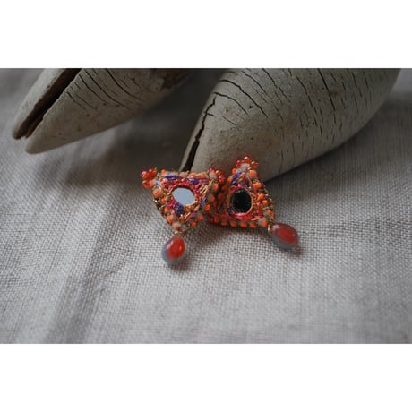 三角ミラー刺繍ピアス　しずくビーズ　orange
