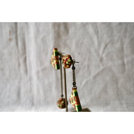 三角とまる　ロングピアス　red green gold