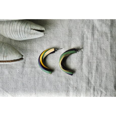 nijiピアス　 green kinari gold yellow purple
