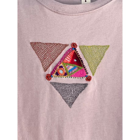 三角ミラー刺繍Tシャツ 　スモーキーピンク　Mサイズ