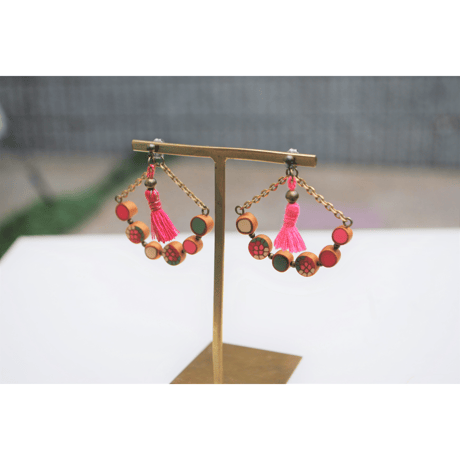 後ろもかわいいタッセルピアス・イヤリング pink
