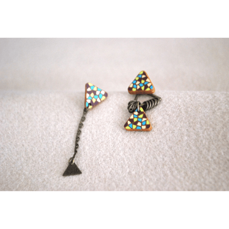 三角サンカク△アシメピアス・イヤリング