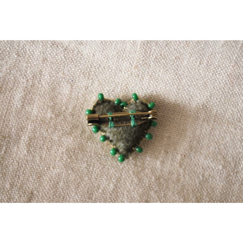 ちっちゃなハートのミラー刺繍ブローチ col.6 | macree