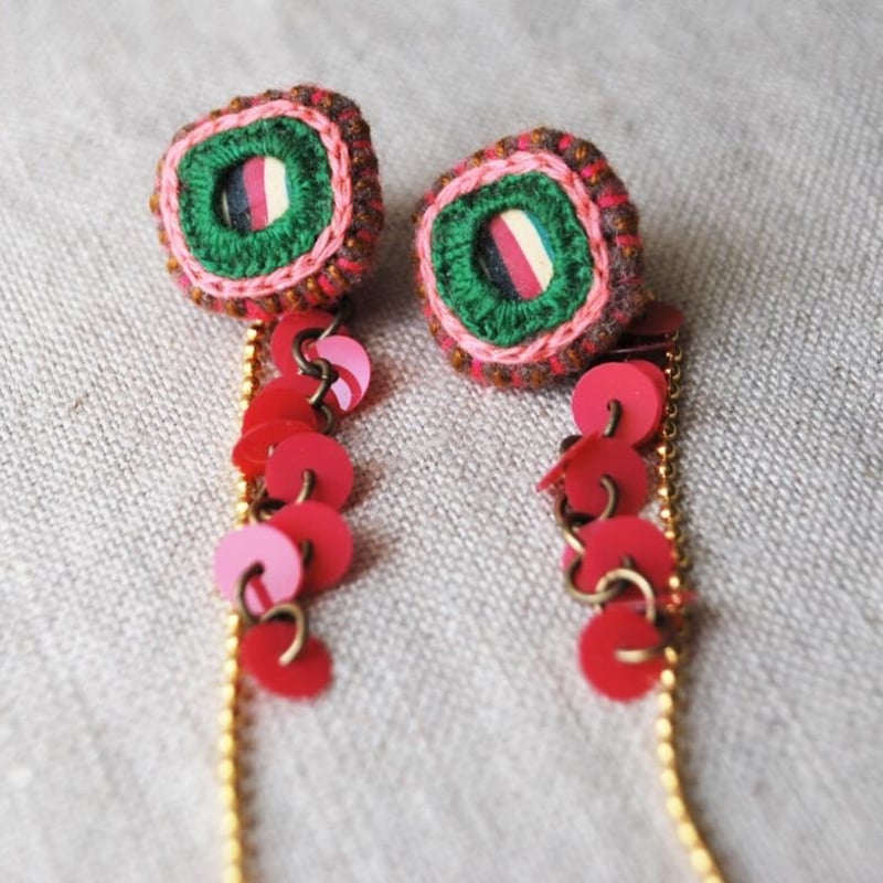 しましま刺繍ピアス チェーン＋ピンクスパンコール | macree