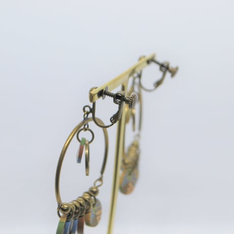じゃらじゃら大ぶりピアス・イヤリング　blue beige green kinari 個性的