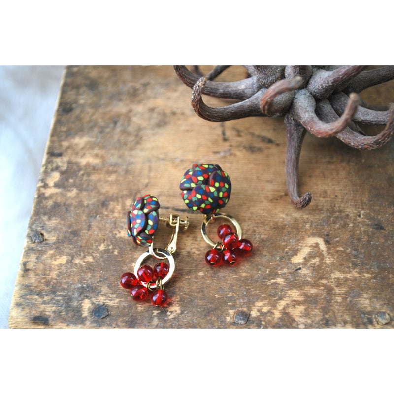 カラフルぶつぶつ2wayイヤリング 赤 | macree