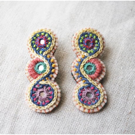 まる3つミラー刺繍ピアス