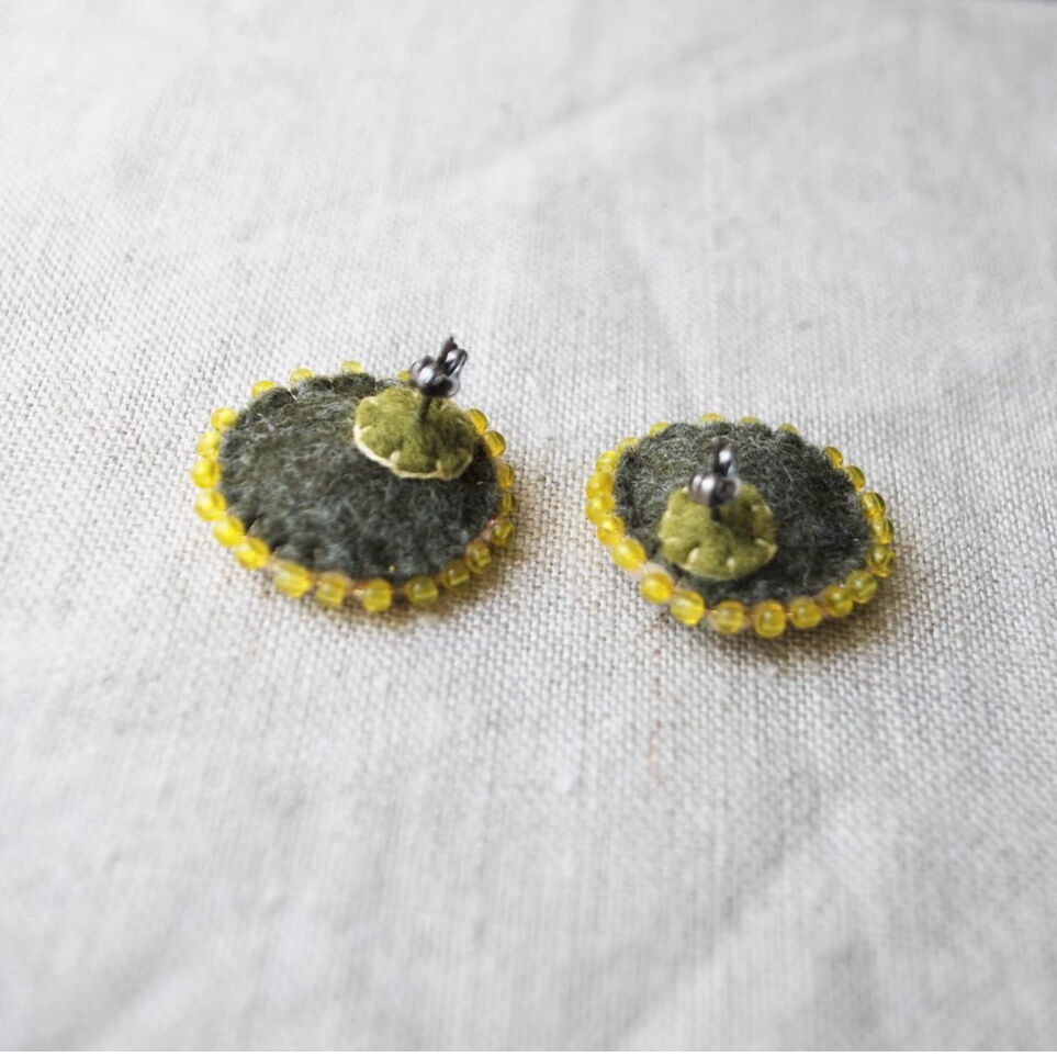 ビーズ刺繍丸ピアス 蛍光キイロ | macree ビーズ刺繍丸ピアス 蛍光キイロ | macree