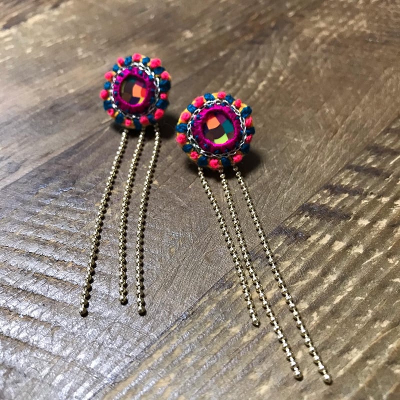 刺繍のカラフル丸ピアス ・イヤリング ＋チェーンタッセル | macree