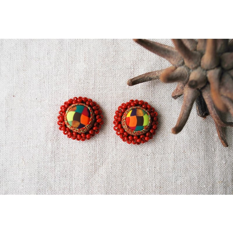 カラフルつぶつぶピアス red | macree