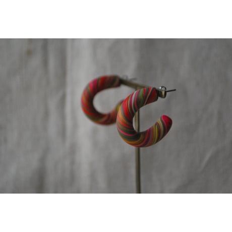 nijiピアス　red pink green gold