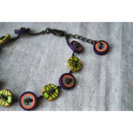 ボタンのボールチェーンブレスレット　渋色チェーン　紫・黄緑ボタン