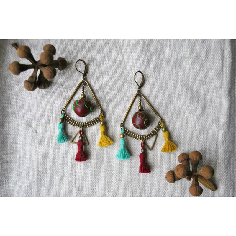 左右の柄が違う大ぶりタッセルピアス | macree 