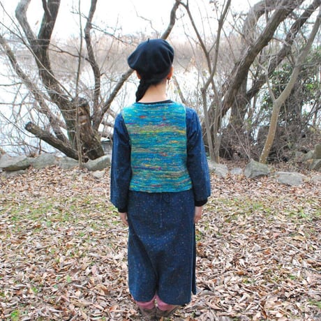 手つむぎ手編みのベスト　green系