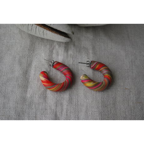 nijiピアス　red pink green gold