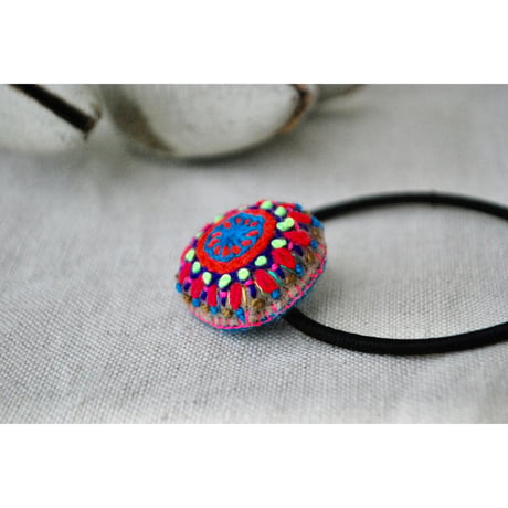 小さな刺繍ヘアゴム丸　蛍光色