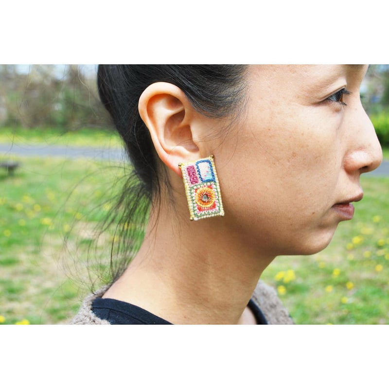 ミラー刺繍のカラフル四角ピアス ・イヤリング | macree ミラー刺繍のカラフル四角ピアス ・イヤリング | macree