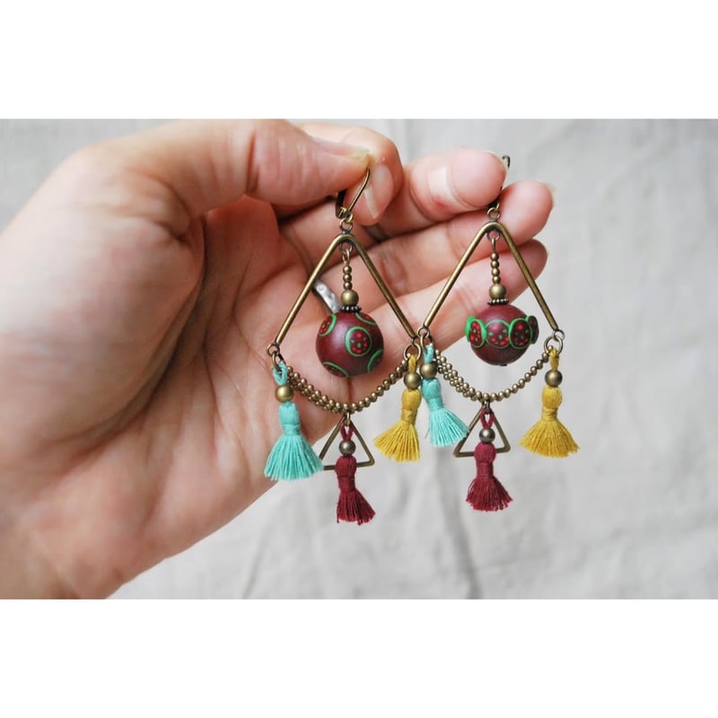 左右の柄が違う大ぶりタッセルピアス | macree 